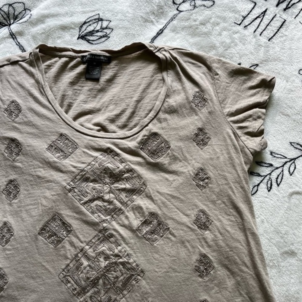 Chelsea And Theodore Assymetrical Top Women’s Size Medium - Picture 6 of 8